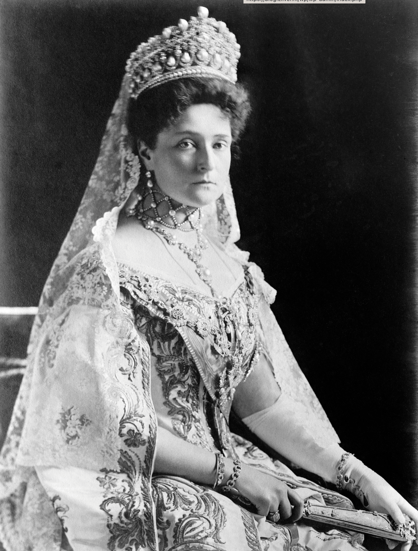 De laatste Tsarina Alexandra met haar kroningsdiadeem van Bolin dat verloren is gegaan.